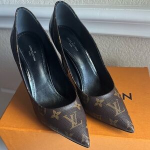 LOUIS VUITTON MONOGRAM CHERIE PUMPS size 8.5 SALE